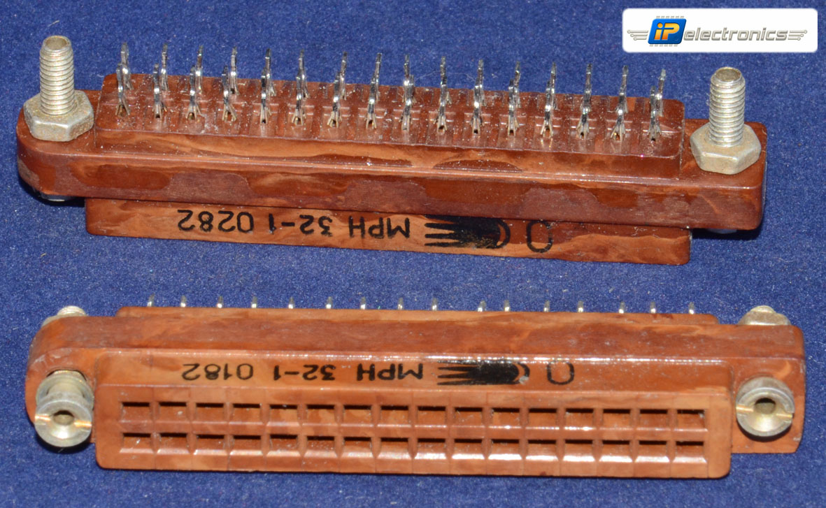 МРН32-1 Розетка карболитовый корпус., фото